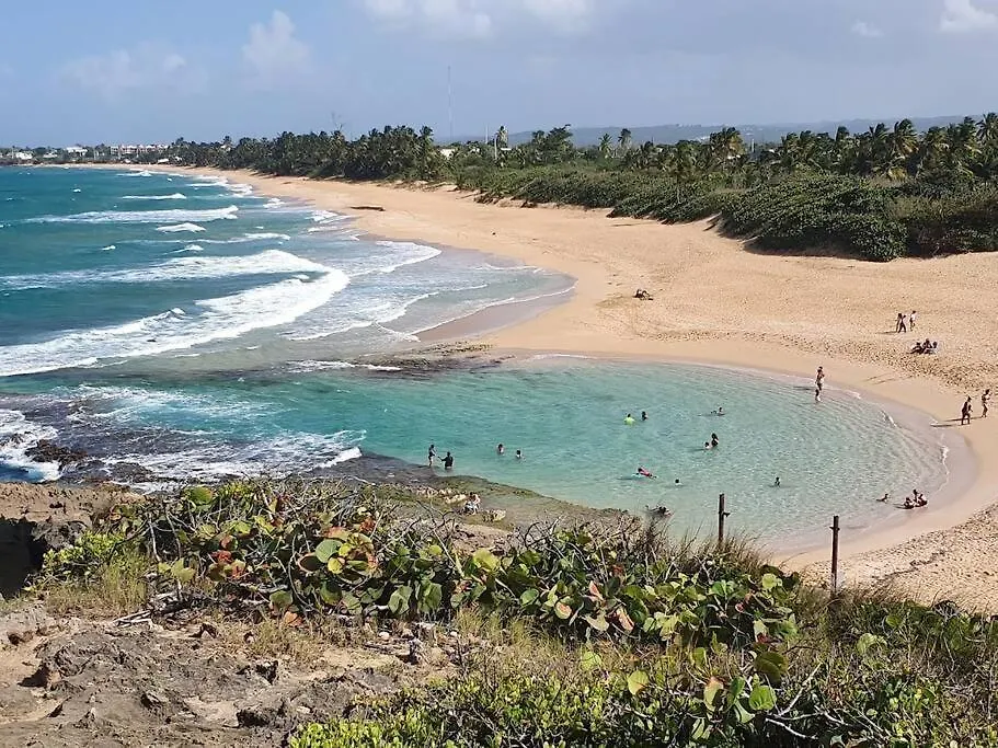 Casa Lula Beach Retreat - Fenced Backyard أريسيبو بيت للعطل